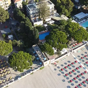 https://eden-park-diano-marina.hotelitalianriviera.com